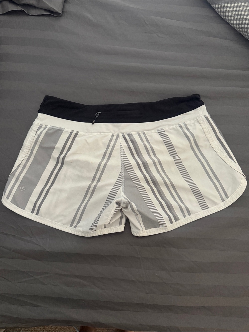 Lululemon Athletic Shorts Size 8/10 (L)